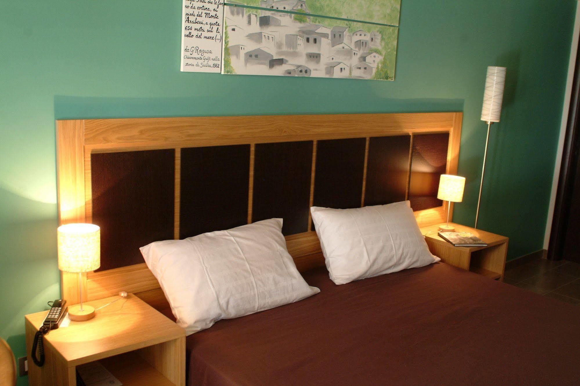 Terre Iblee Resort เคียรามอนเตกุลฟิ ภายนอก รูปภาพ