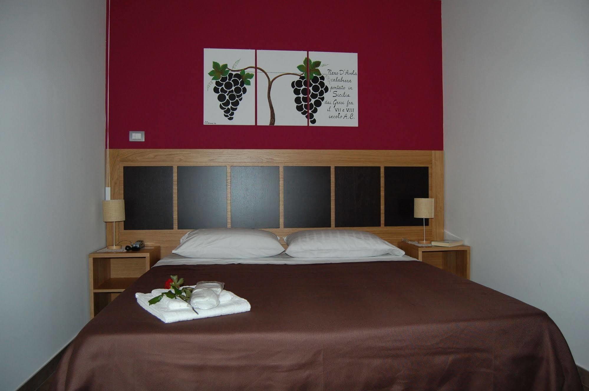Terre Iblee Resort เคียรามอนเตกุลฟิ ภายนอก รูปภาพ